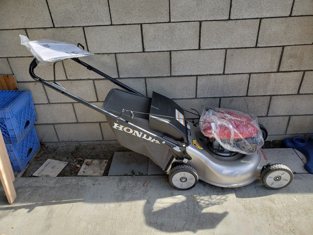 Honda 21" 6.5 HP gas mower HRR2168VKA
