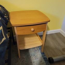 Beautiful Wooden End Table With Drawer