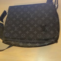 Louis Vuttion Messenger Bag (negotiable) Accept Trades For Pc 