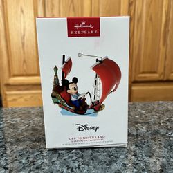 Hallmark Keepsake Christmas Ornament 2023 Disney Peter Pan's Flight Off to Never Land!  Preowned 