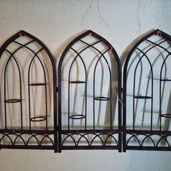 3  pannel metal candleholder