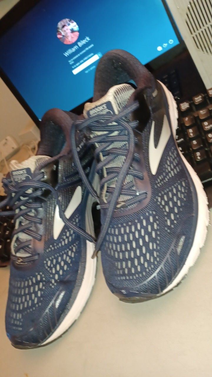 Brooks Adrenaline GTS 18 Men's Size 11M