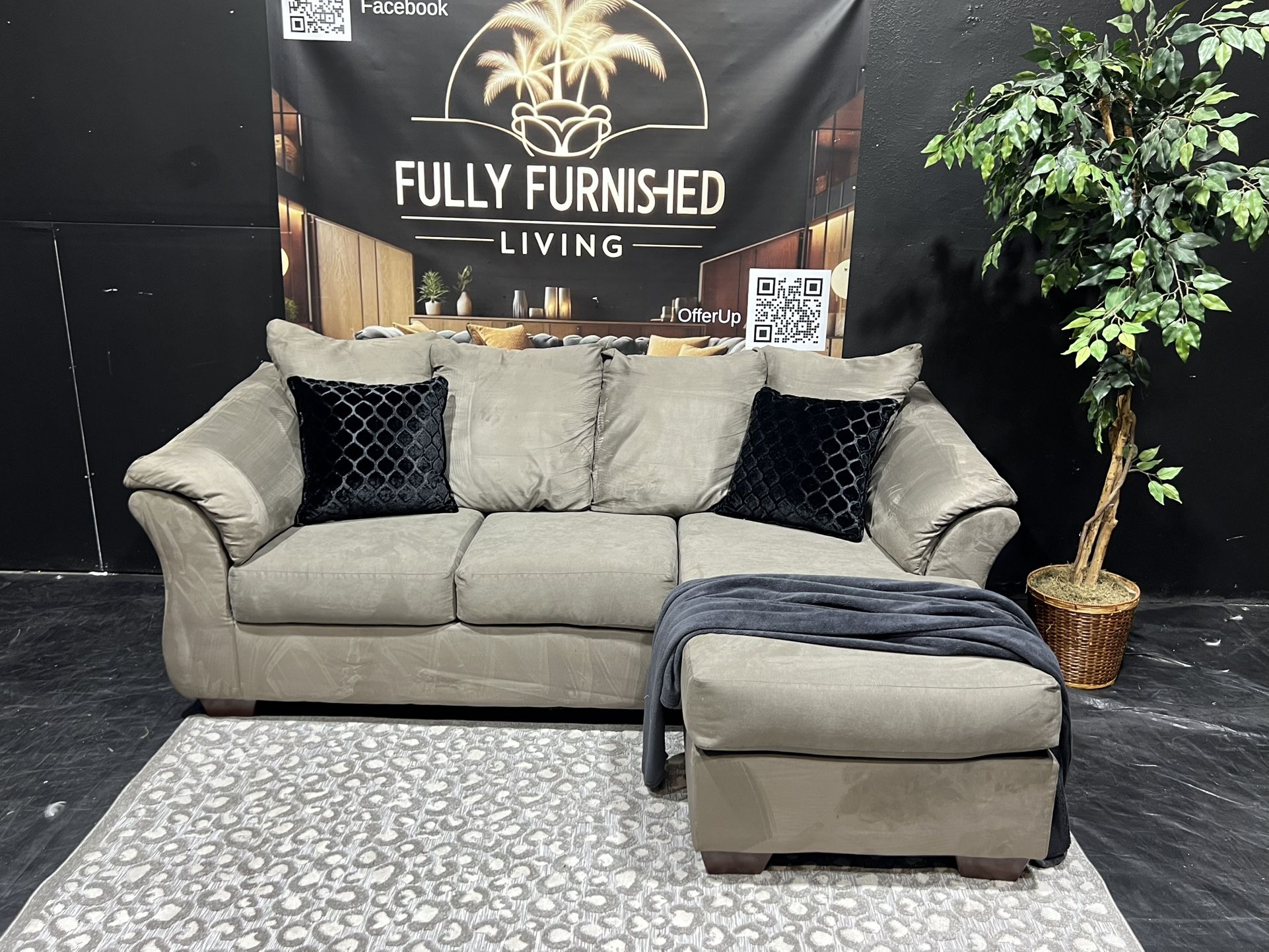 Sectional/couch/sofa, reversible chaise,grey,90x64, pickup Tampa, delivery available