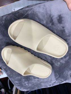 Yeezy adidas, in very good condition, worn once, size 8