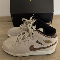 Air Jordan’s Nike size 4