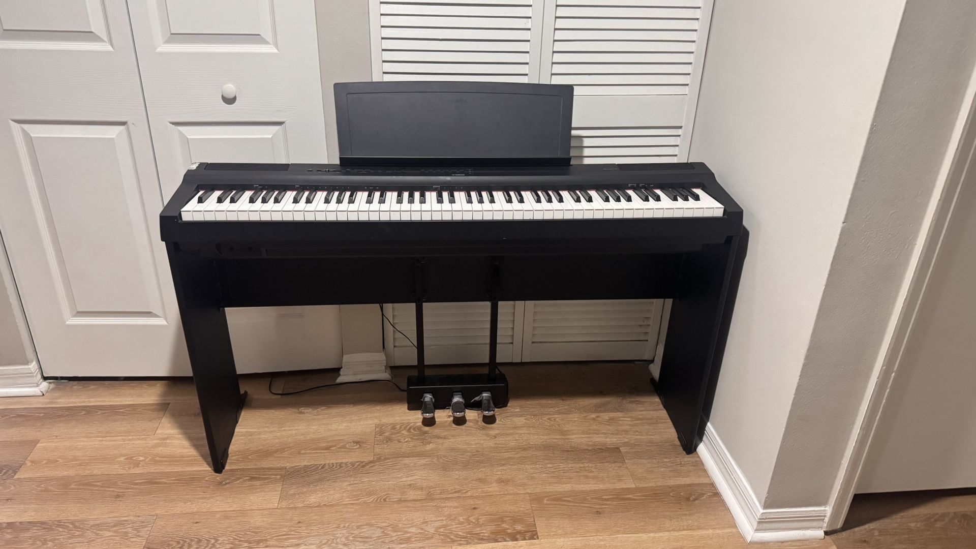 🎹 Yamaha P-125 Digital Piano + Stand + 3 Pedals + Fones Audio-Technica – Like New
