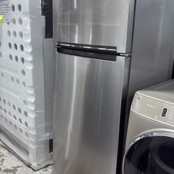 Whirlpool Top Freezer Refrigerator 