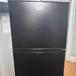 Small fridge/ freezer