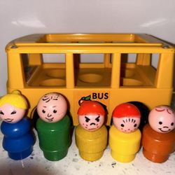 Vintage 1978 Fisher Price Little People Yellow School Bus #929 with Five Dolls