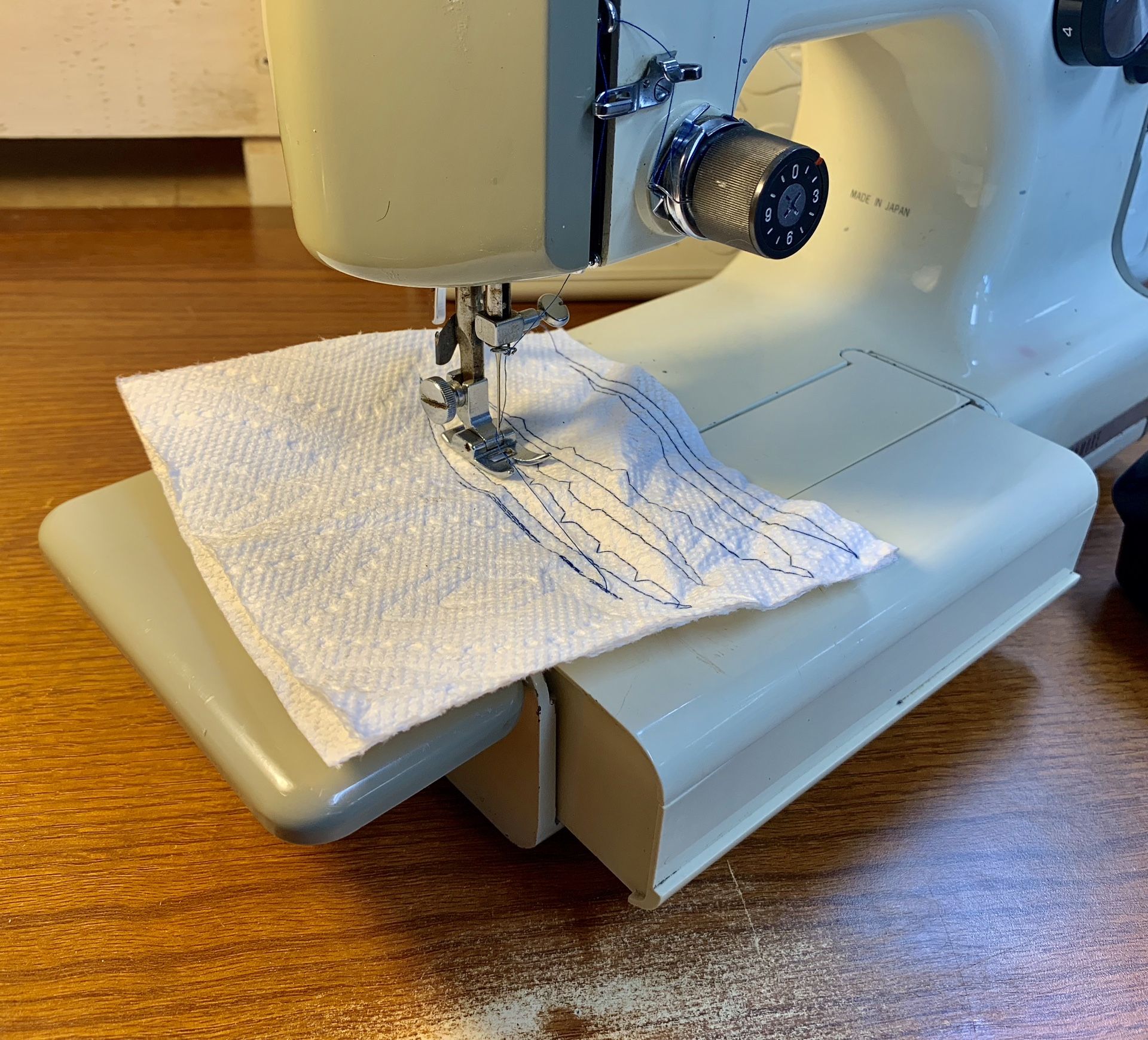 SEARS KENMORE 1040 SEWING MACHINE (Model 15810400) for Sale in