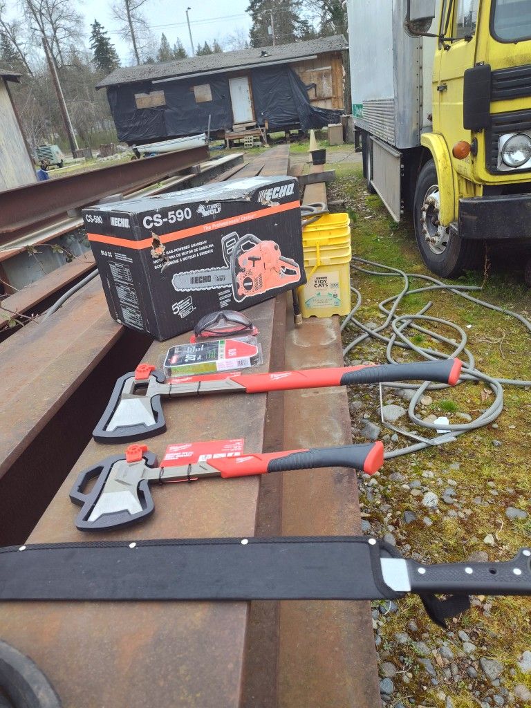 Echo Chainsaw With Extras