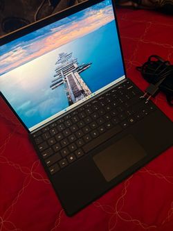 Laptop 💻 Microsoft surface 9 Pro windows 11 16gb de ram 256gb de memoria interna como nueva viene con pincel y teclado