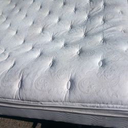 King Size Beauty Rest Mattress : Cleaned . Treated . Comes With Split Box Spring  And New Mattress Cover 