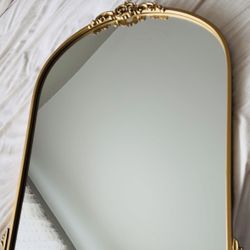 Gold Mirror 24x33in (60.96x83.82cm)