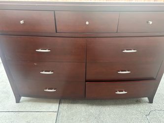 Dresser & night stands