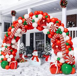 Christmas balloon arch 