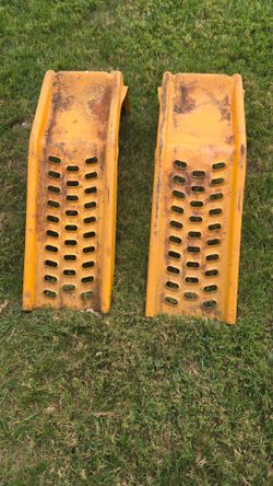 Yellow Metal Car Ramps – Set of 2