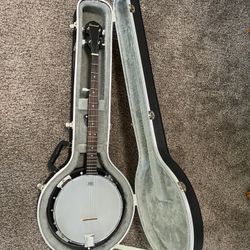 Savannah five string banjo resonator with hard case made in USA