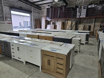 ‼️ Blowout sale ‼️ ❕we guarantee everything we sell is less than anywhere else ❕🤙 40% - 80% off 😉  