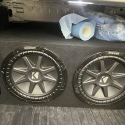 2 Kicker Subwoofer With Box