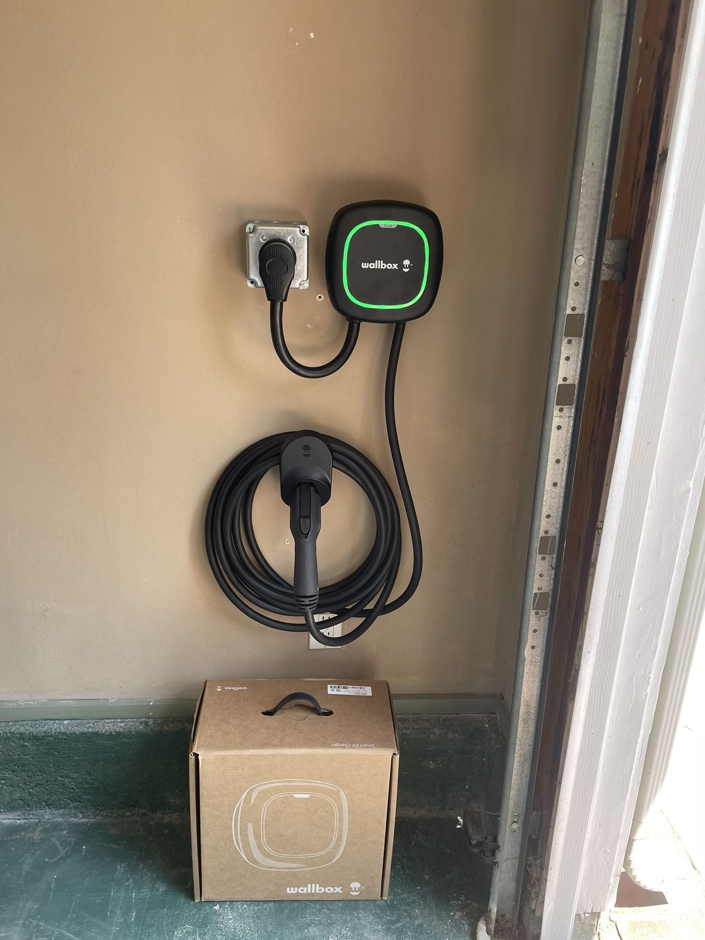 TESLA WALL CONNECTOR CHARGER EV CAR CHARGER NEMA 1450 OUTLET