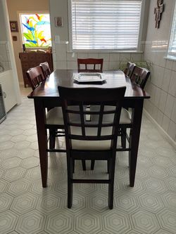 Table & 6 Chairs