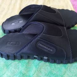 OAKLEY SANDALS MENS SIZE 8