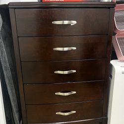 5 Drawer Dresser With Top Storage/Mirror