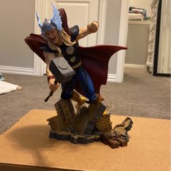 Diamond Select Statue: Thor