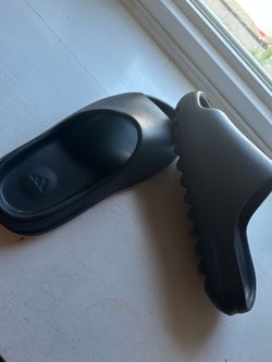 YEEZY SLIDES(BLACK)