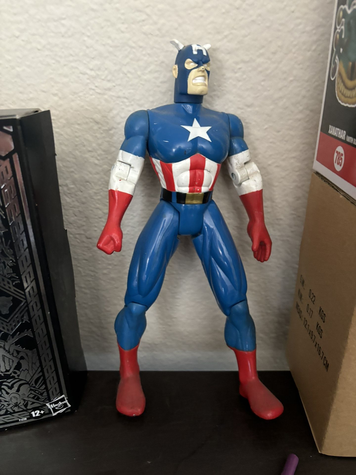 Captain America 8-10” Action Figure Marvel 1997