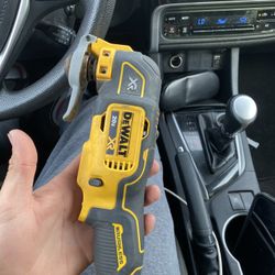 DeWalt Oscillator ( damaged)