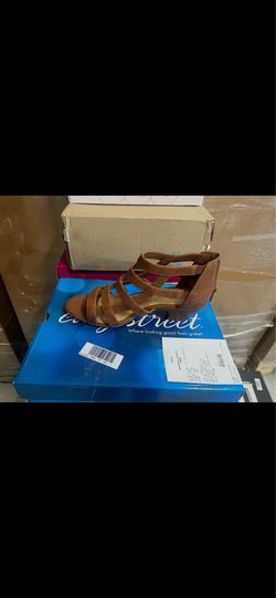Easy street women’s marg heeled tan color size 7.5 W