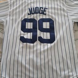 JERSEY NEW YORK YANKEES BASEBALL 99 JUDGE SIZE.  L. ORIGINAL LIKE NEW ONLY $40 BUY IT TODAY FIRST COME FIRST SERVE CALL TODAY!!!!!!! $40