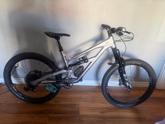 YT  mountain bike