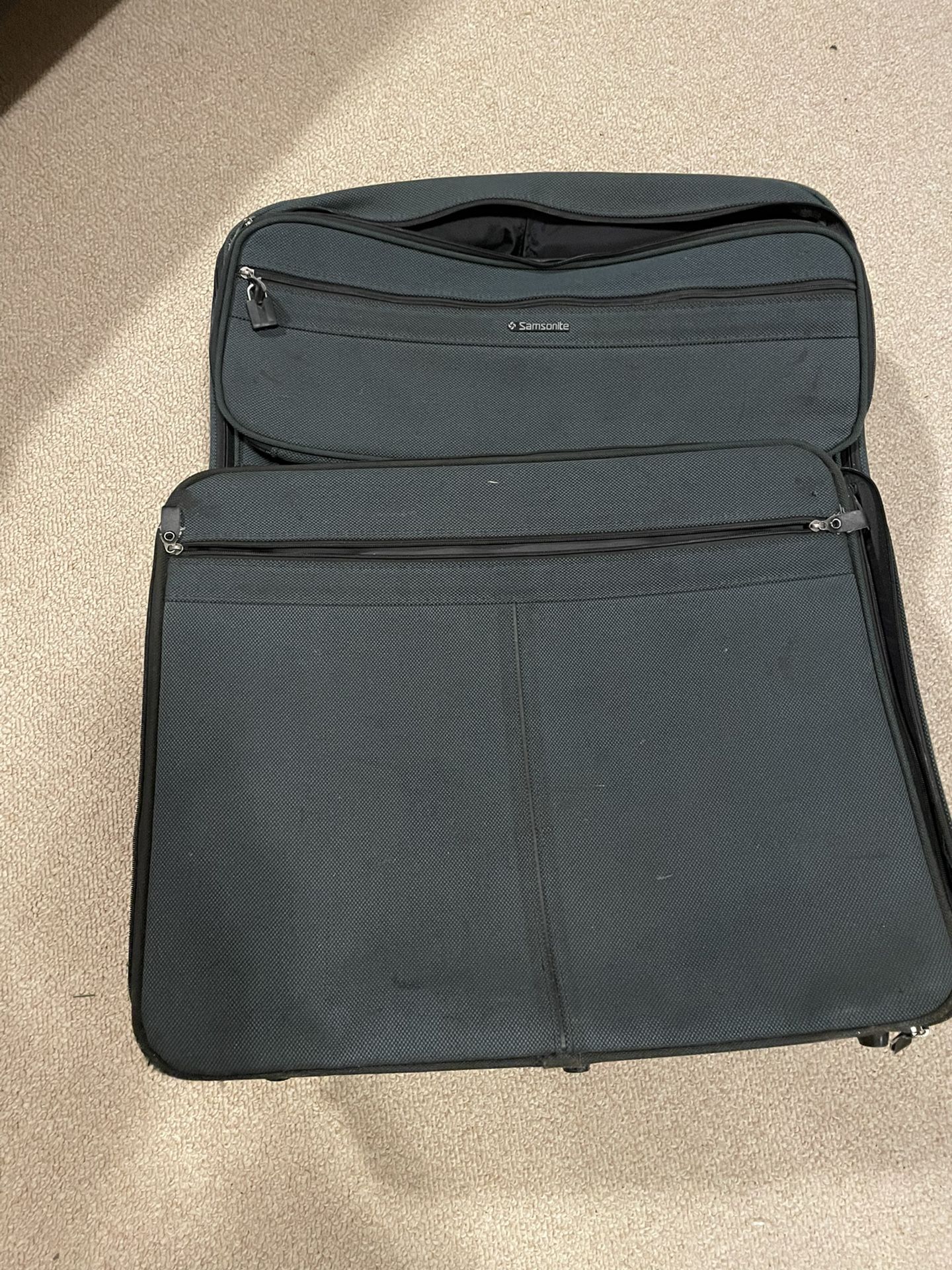 Large Samsonite Suitcase With Wheels And Built-In Luggage Cart