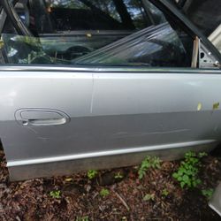 Door For Early 2000s Accord 50$