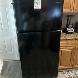 Amana.   Refrigerator /freezer
