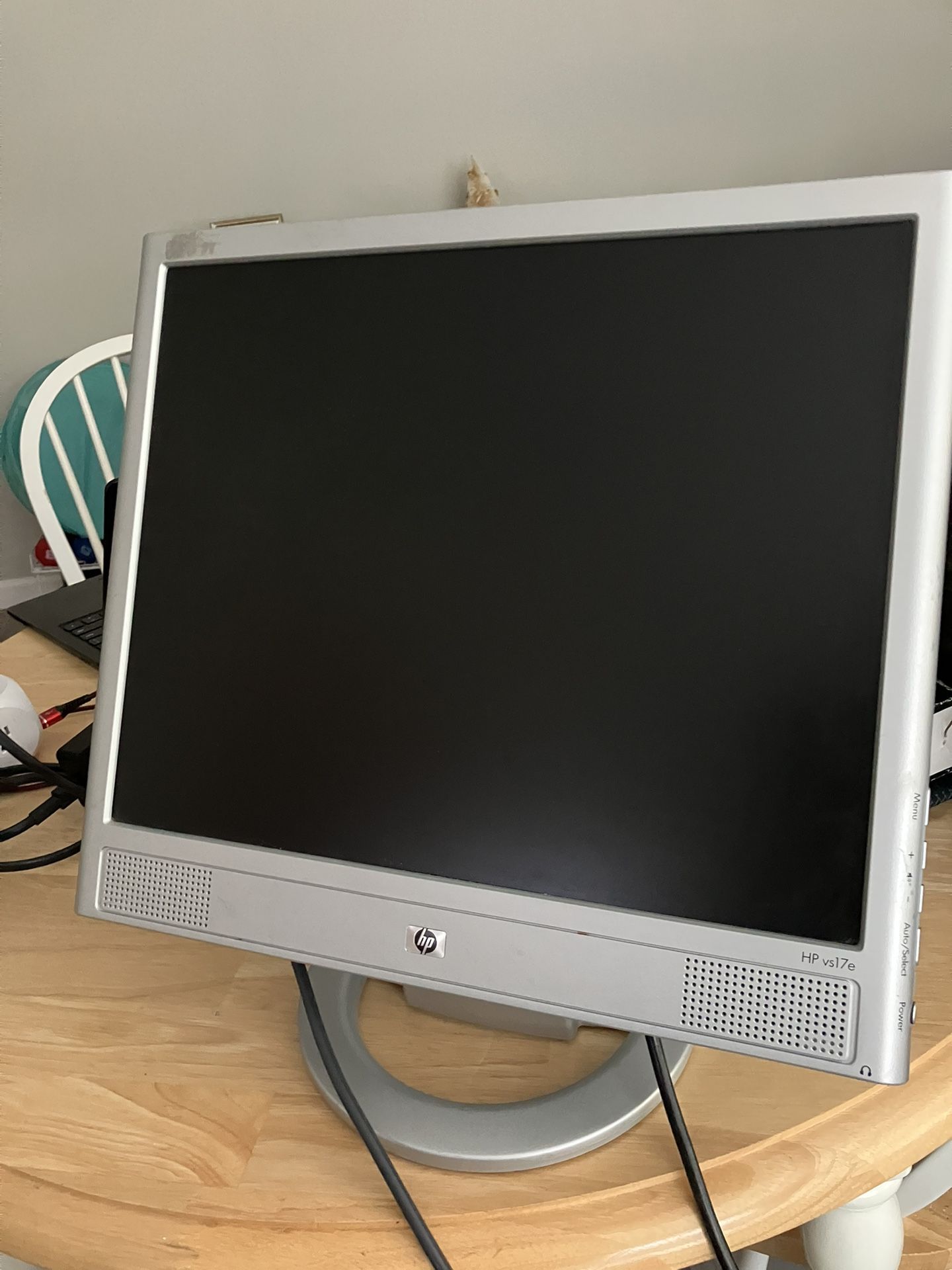 20” Monitor Setup Complete With VGA And VGA/HDMI Converter