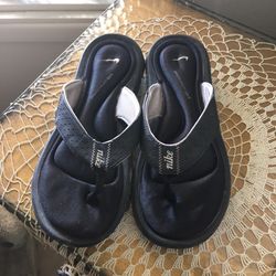 WOMANS Nike comfort footbed sandals SZ 6 good condition