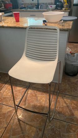 I have six high chairs white six of them trying to sell them all in a set for 120 dollars OBO no lower than..