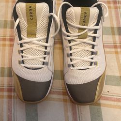 Under Armour 3Z5 Curry Size: 10.5