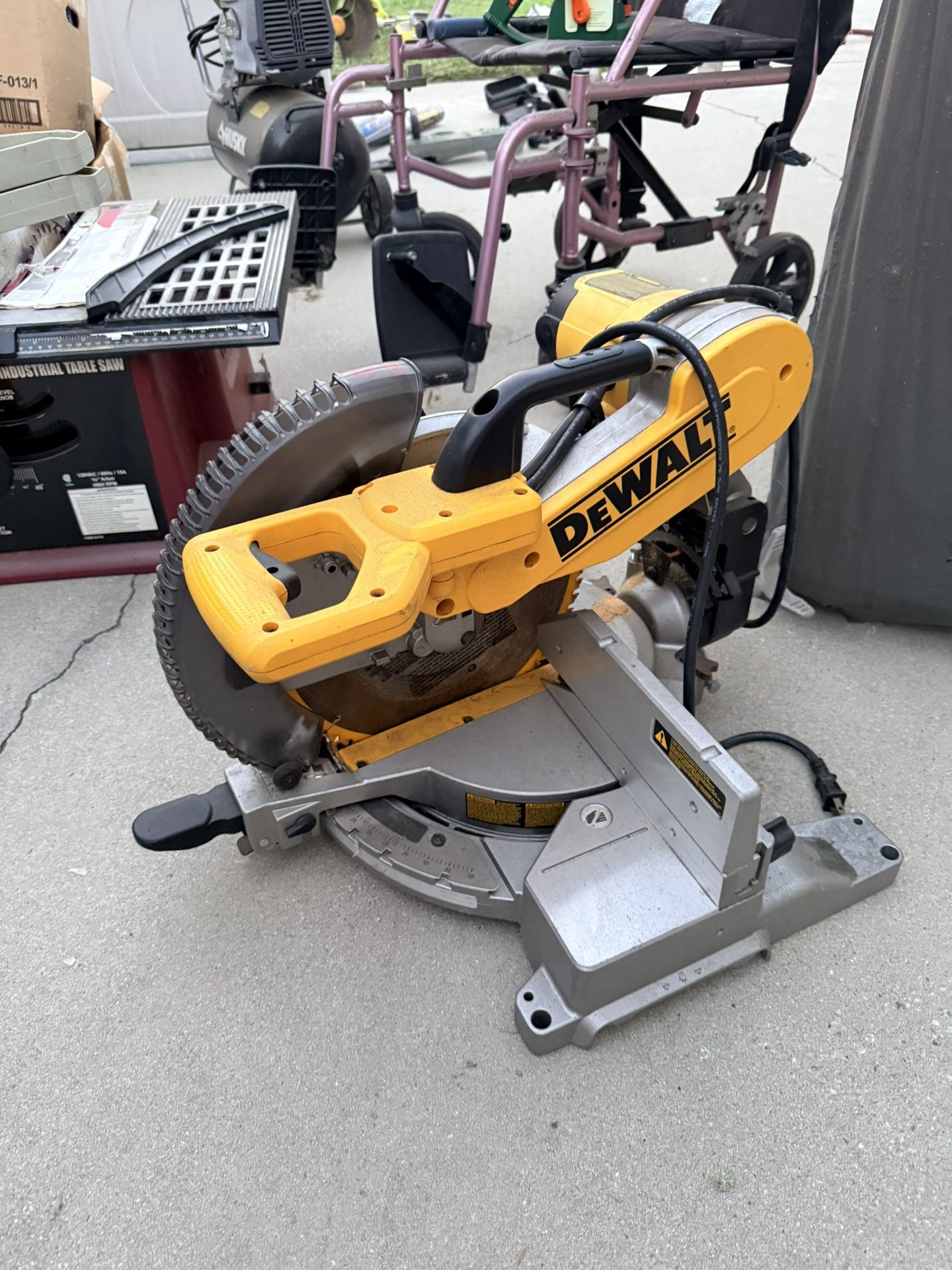 Dewalt DW716 Miter Saw