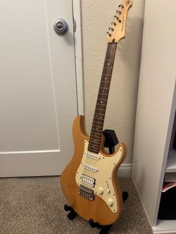 Yahama Pacifica 112 Electric Guitar