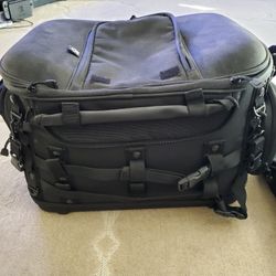 Kuryakyn Pet Palace: Portable Weather Resistant Motorcycle Dog/Cat Carrier Crate

 Retail 250.00