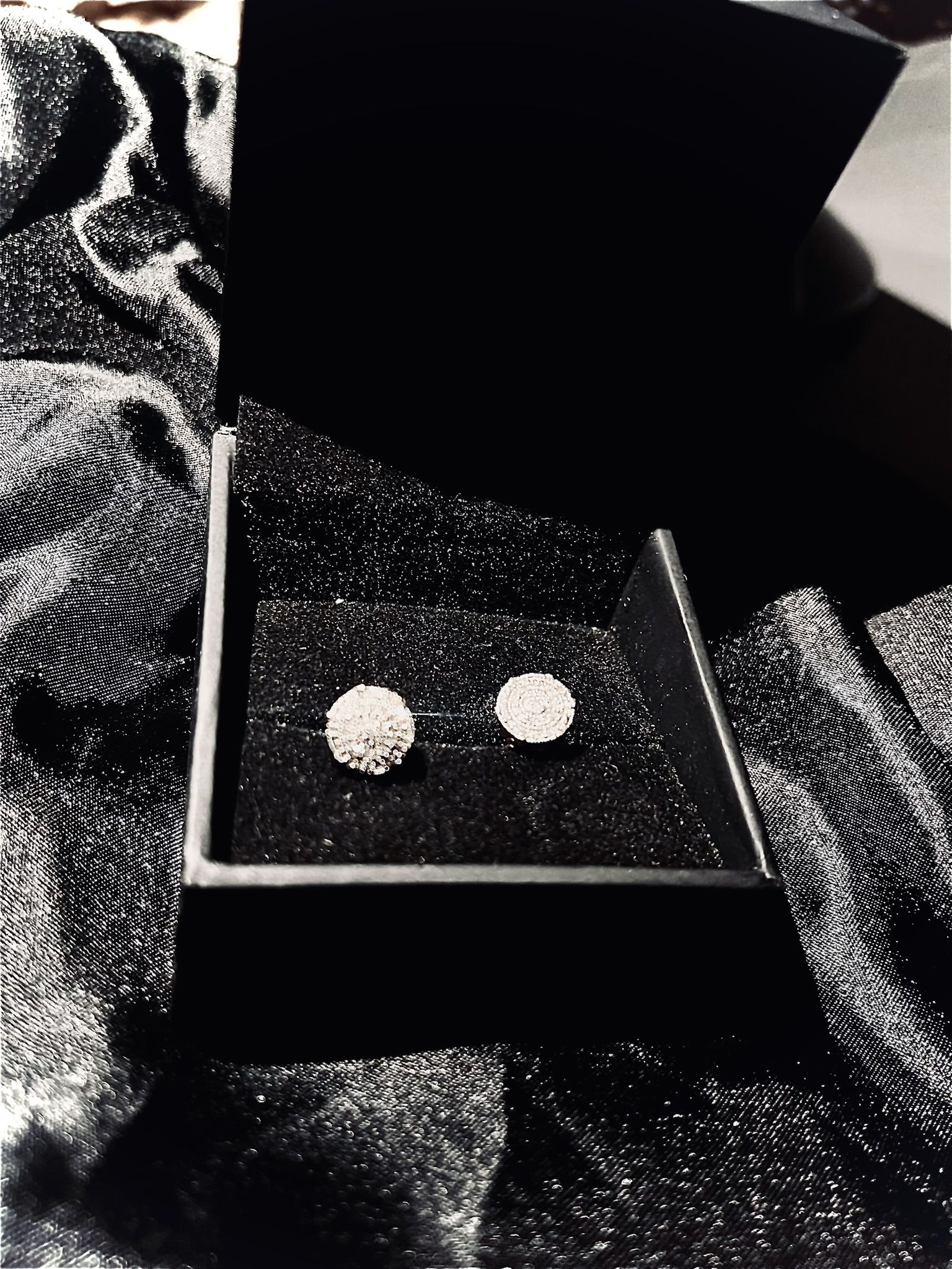 New 10k Gold Real Diamond Earrings