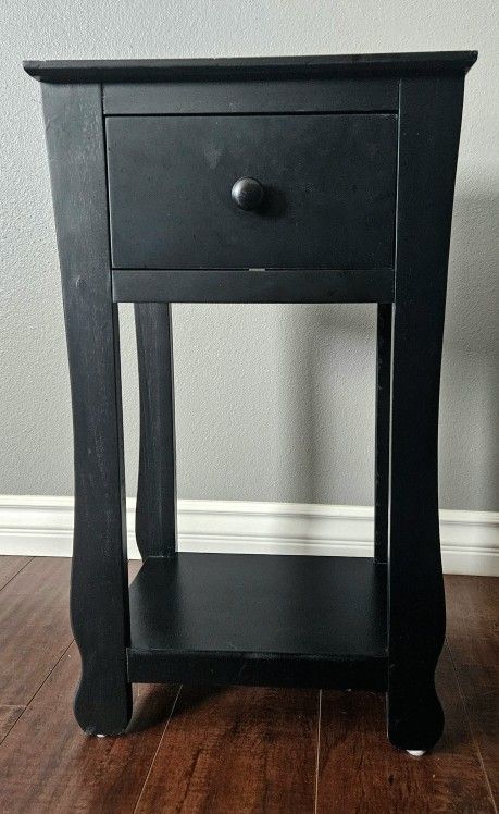 Black Side / End Table Or Accent Table - USED GOOD CONDITION