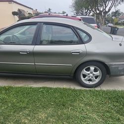 2004 Ford Taurus