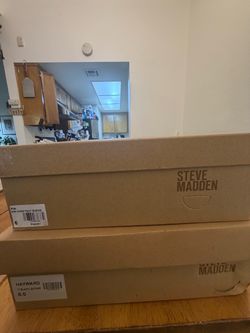 Steve Madden Shoes in Box – Size 6
