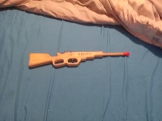 KIDS. Old Vitage WOOD Gun.    25 Dollats